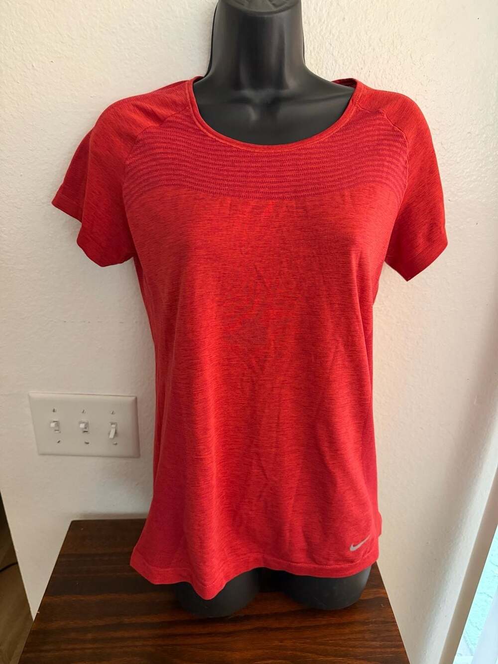 Nike Dri-FIT Knit Short Sleeve Size L Red Athletic Workout Shirt